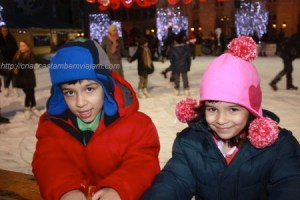 Patinando no gelo numa noite de Natal em Bruges - Bélgica