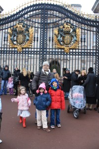 Dito e Iaiá no Palácio de Buckingham, não eram as únicas crianças por lá...